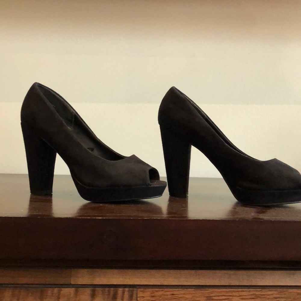 H&M shoe black suede like open toe platform pump 6